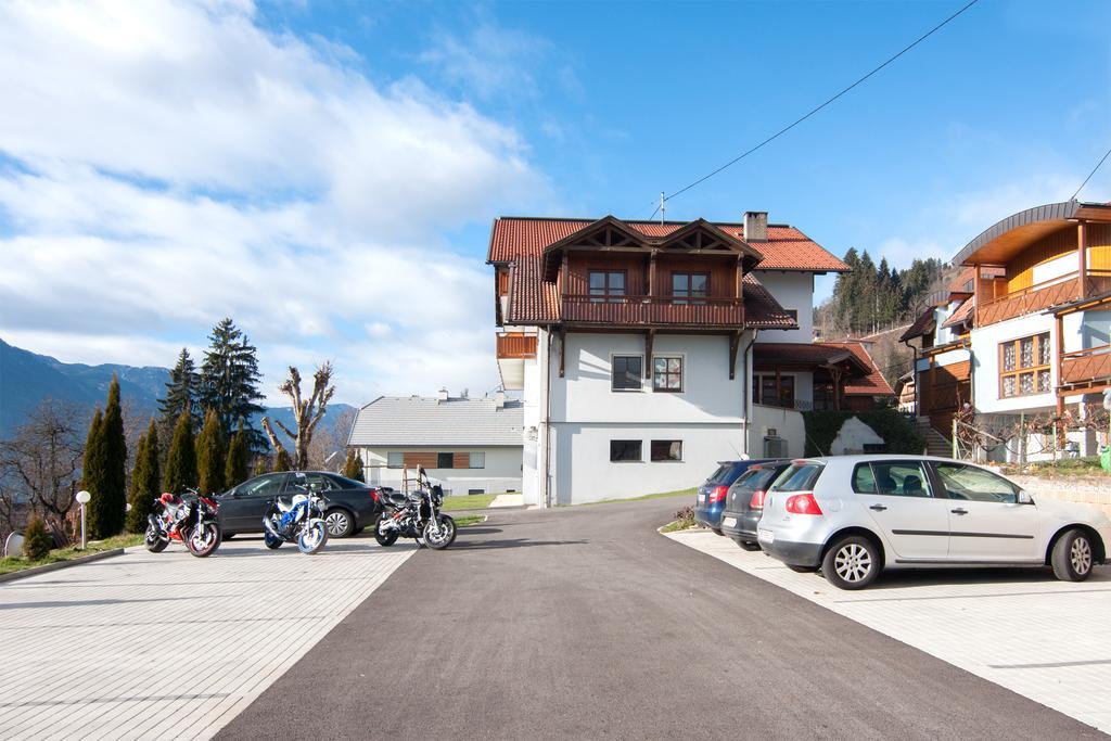 Restaurant - Cafe - Pension Hassler Берг им Драутал Екстериор снимка