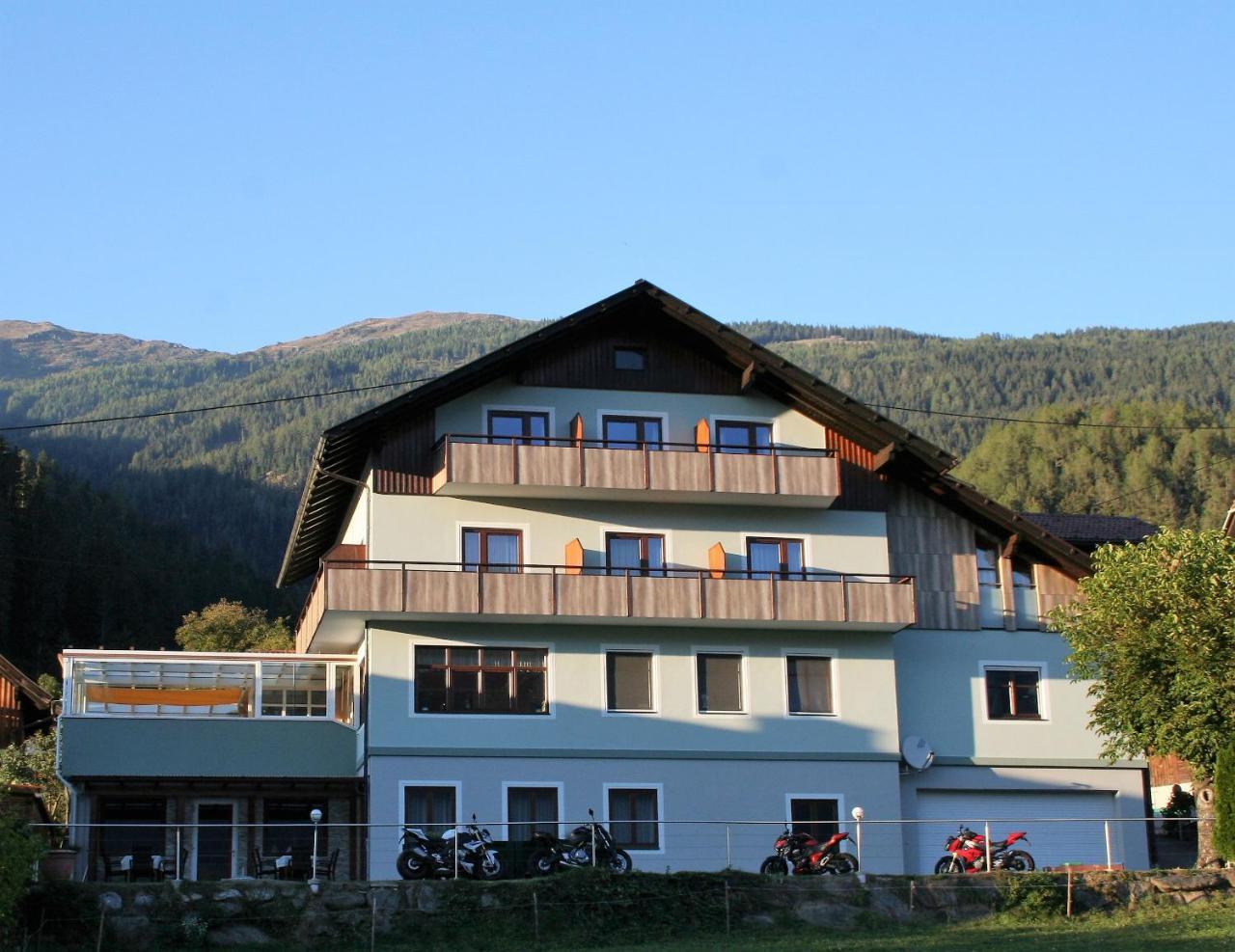 Restaurant - Cafe - Pension Hassler Берг им Драутал Екстериор снимка
